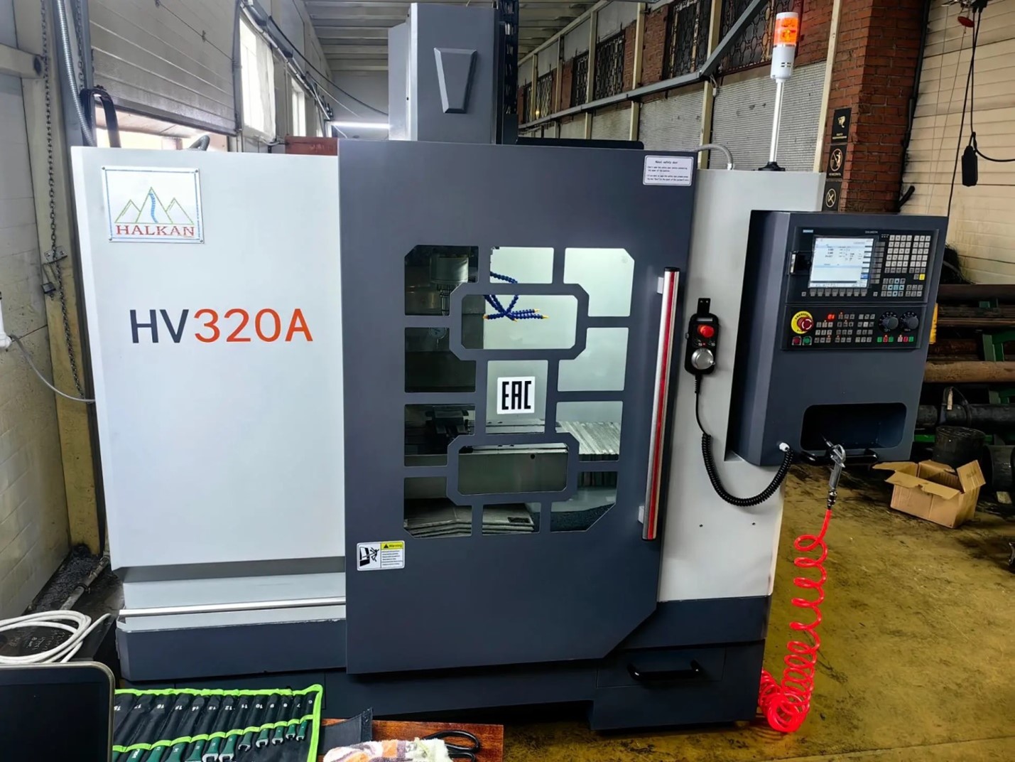 Вертикальный обрабатывающий центр HALKAN HV320A с ЧПУ Siemens808d Вертикальный обрабатывающий центр HALKAN HV320A с ЧПУ Siemens808d